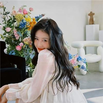 模仿女孩